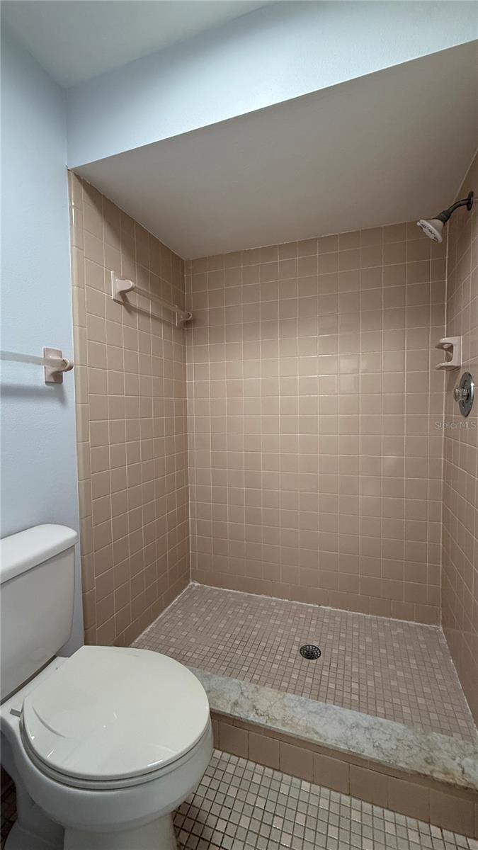 Image 20 of 32 For 555 Hunter Circle