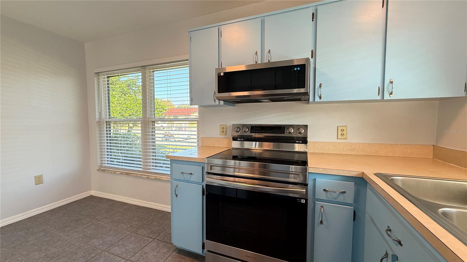 Image 9 of 32 For 555 Hunter Circle