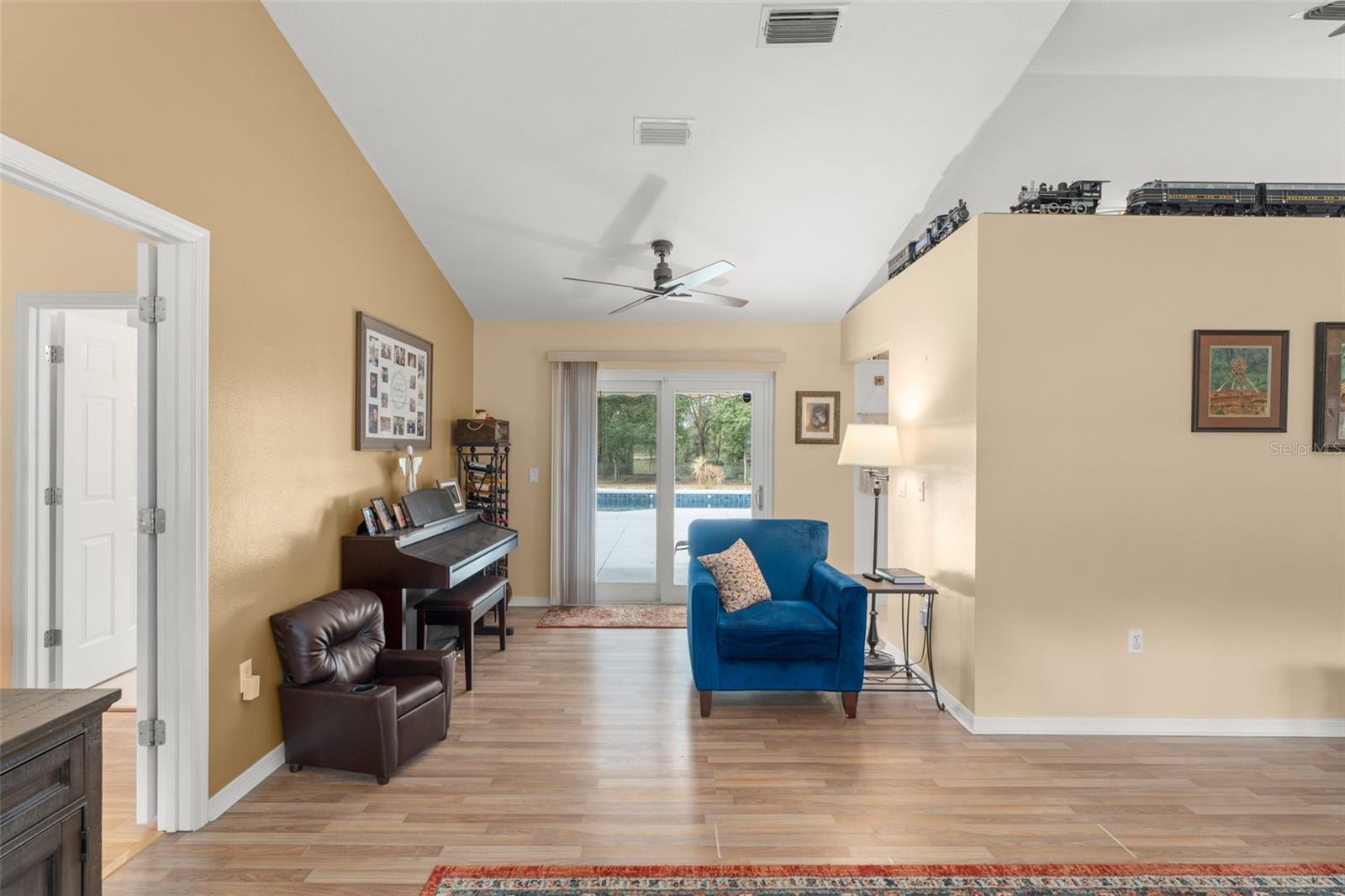 Image 14 of 71 For 22126 Quale Grove Road