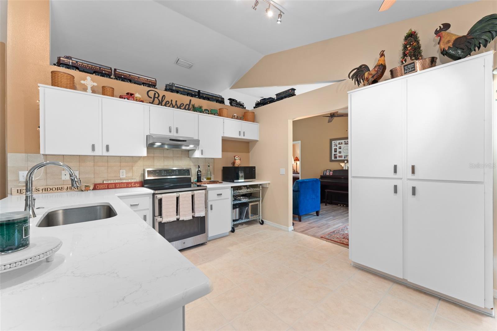 Image 19 of 71 For 22126 Quale Grove Road