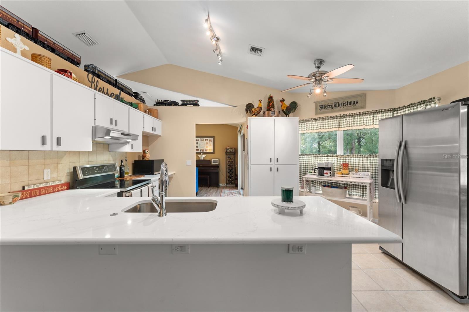 Image 20 of 71 For 22126 Quale Grove Road