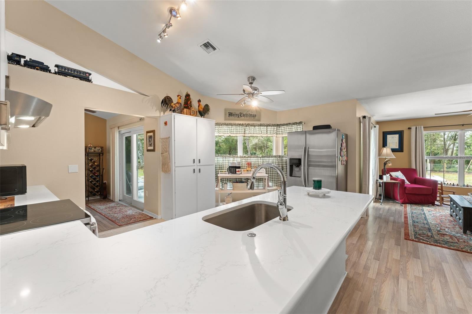 Image 21 of 71 For 22126 Quale Grove Road