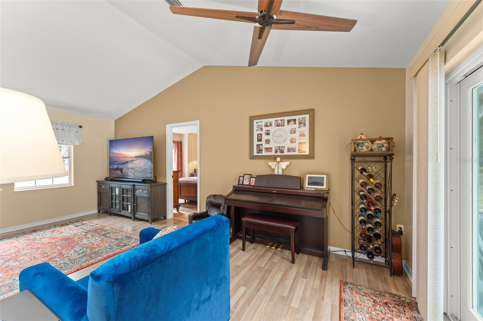 Image 29 of 71 For 22126 Quale Grove Road