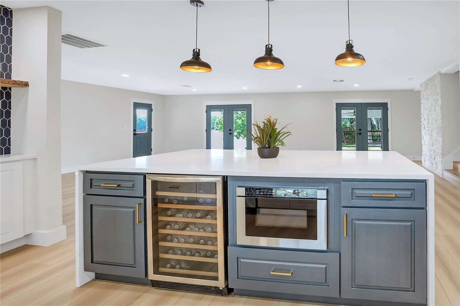 Image 13 of 63 For 40 Laurel Street