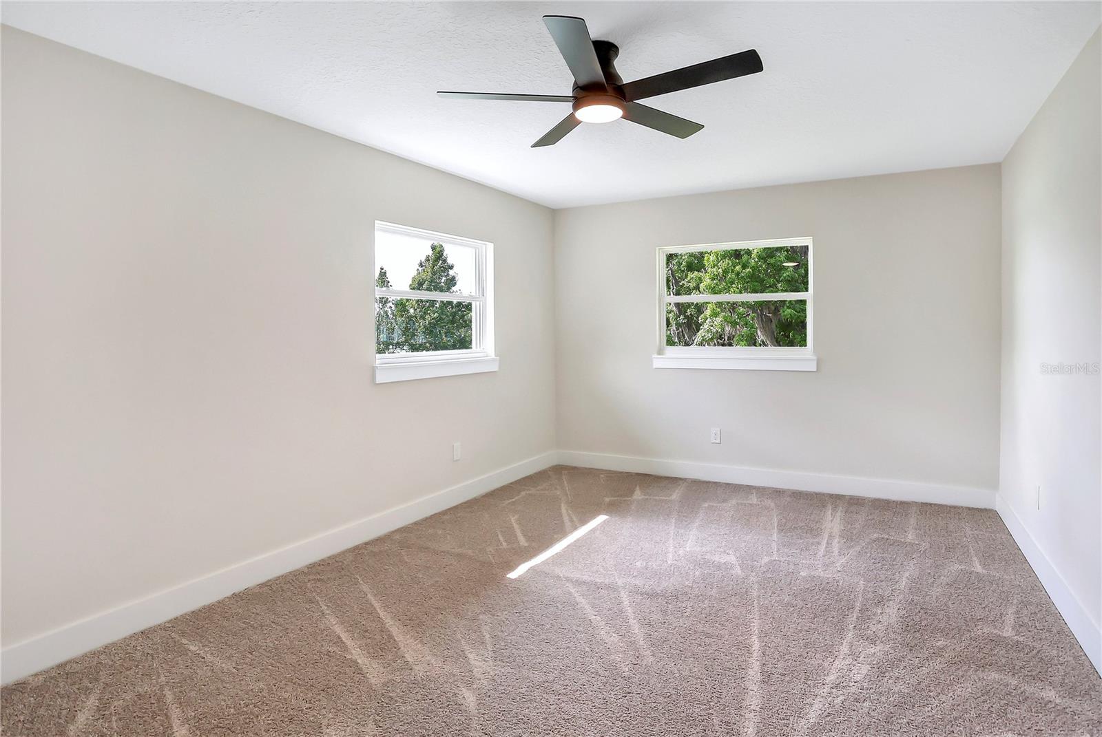 Image 21 of 63 For 40 Laurel Street