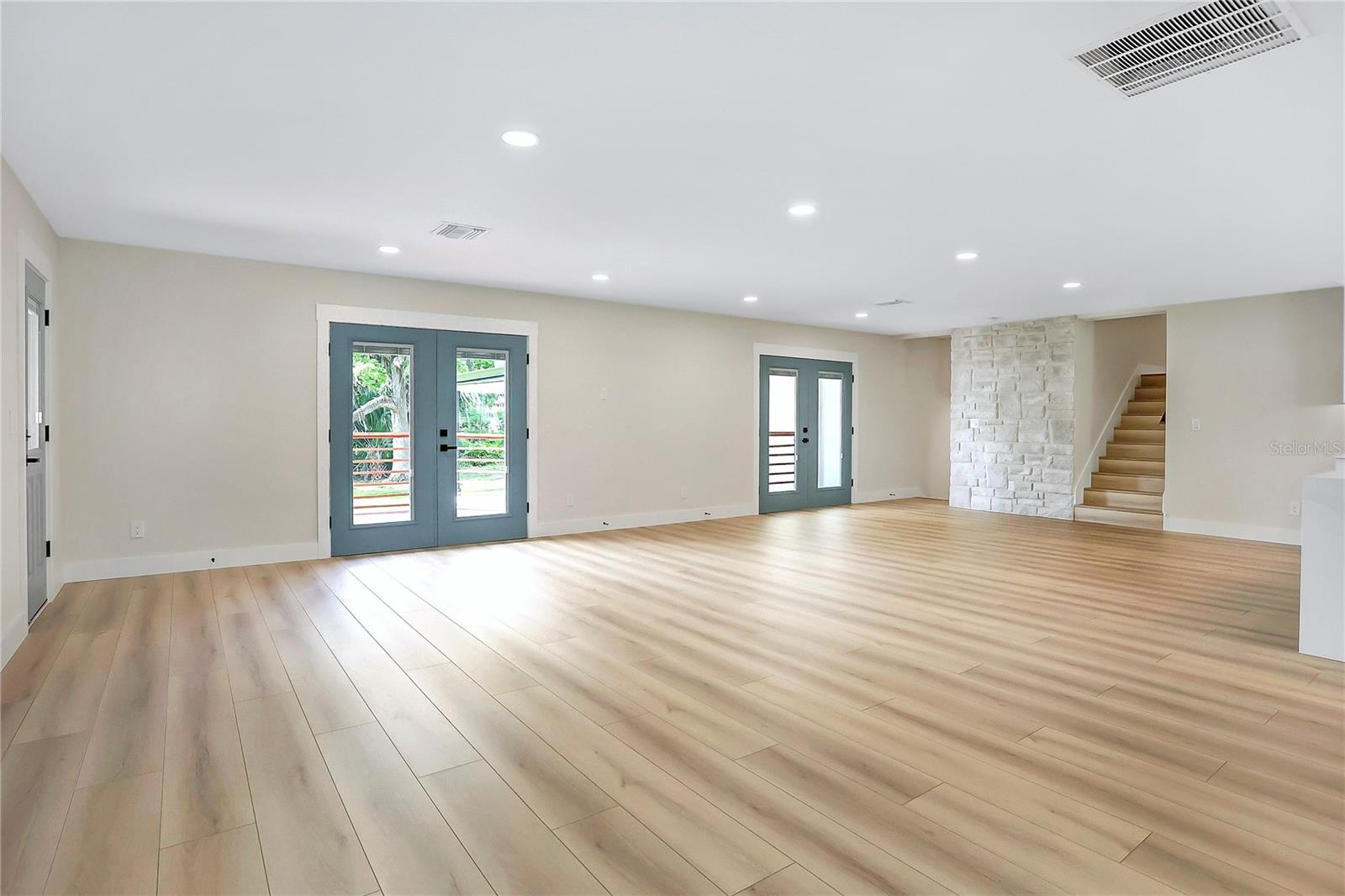 Image 31 of 63 For 40 Laurel Street