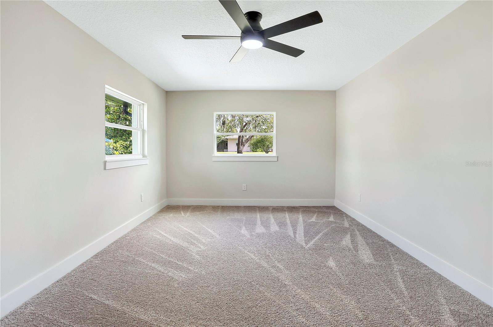 Image 33 of 63 For 40 Laurel Street