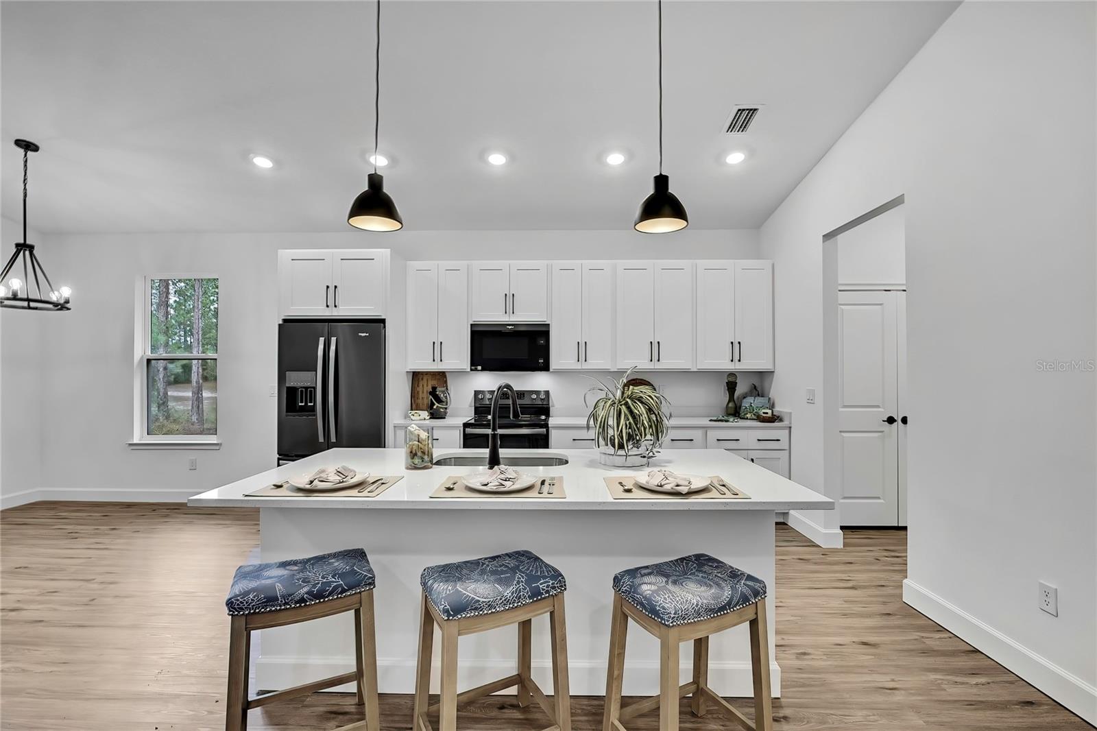 Image 13 of 64 For 16007 Magpie Road