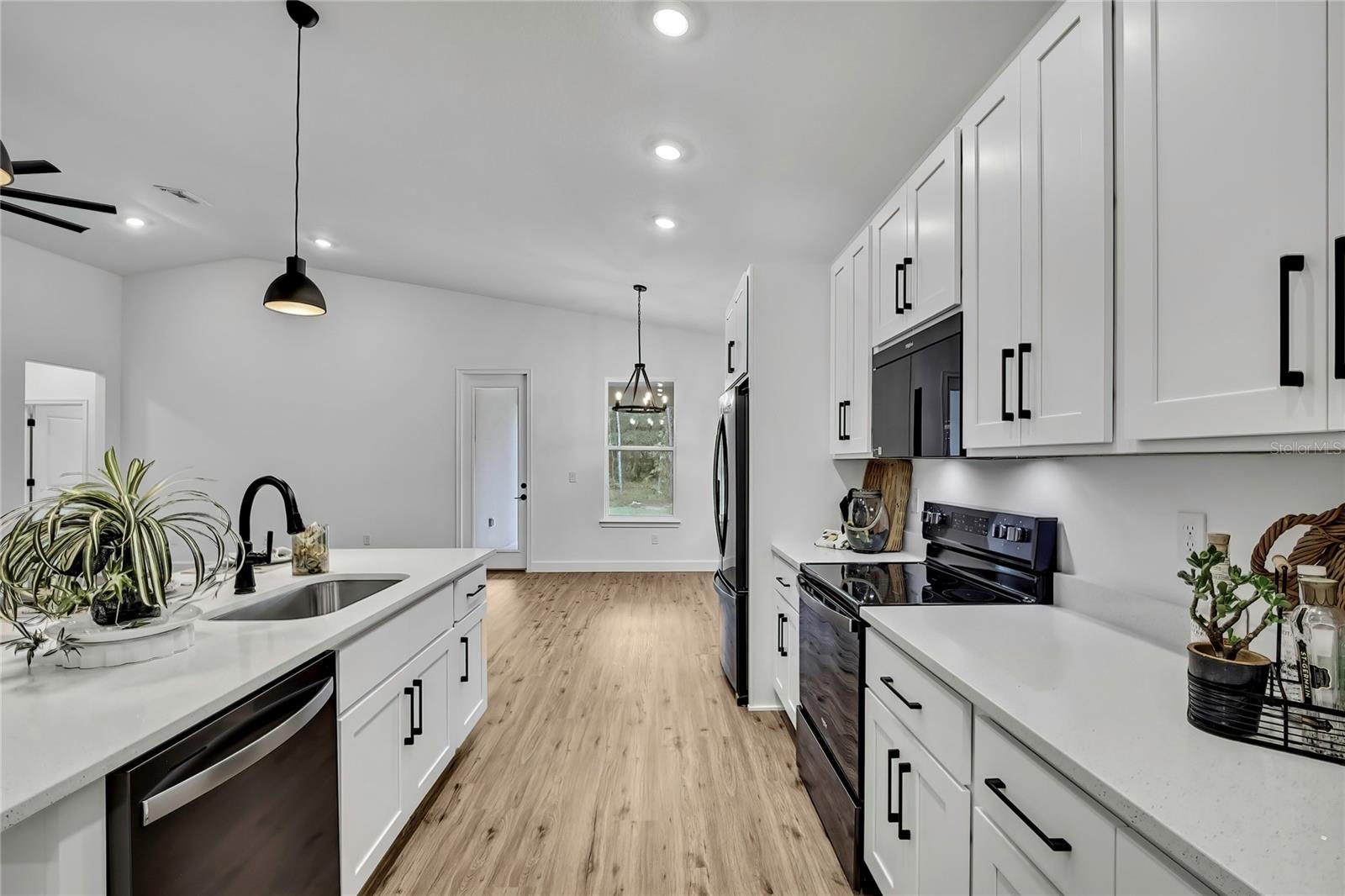 Image 16 of 64 For 16007 Magpie Road