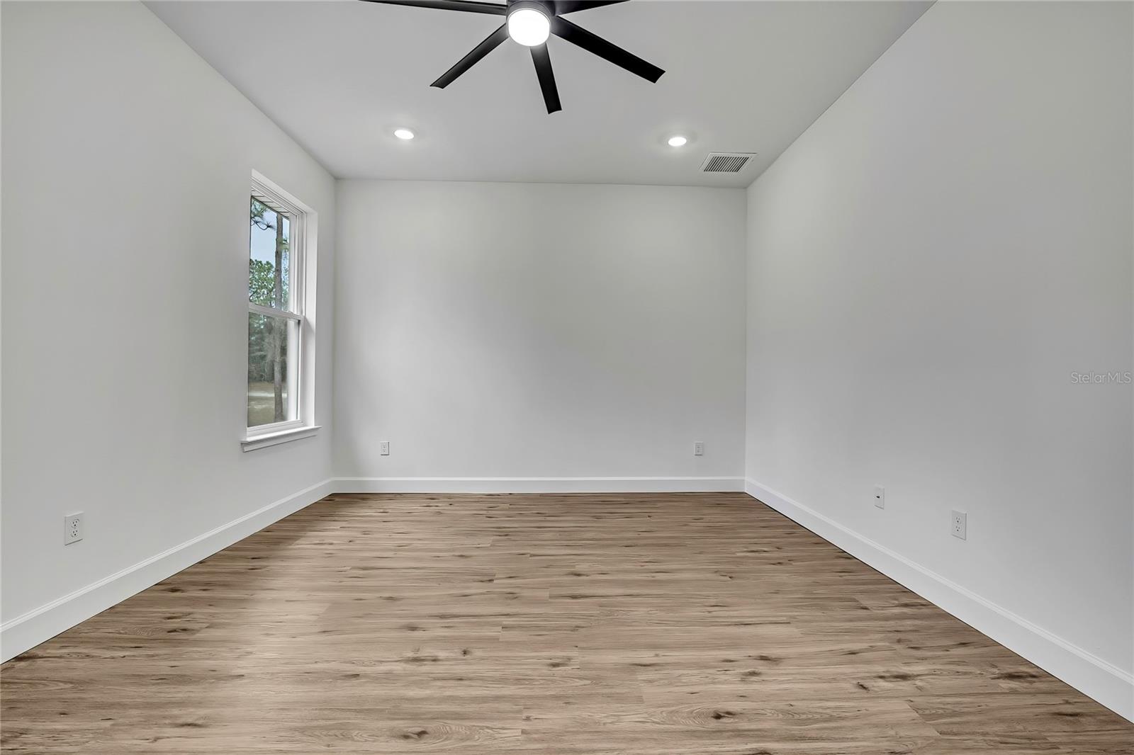 Image 20 of 64 For 16007 Magpie Road