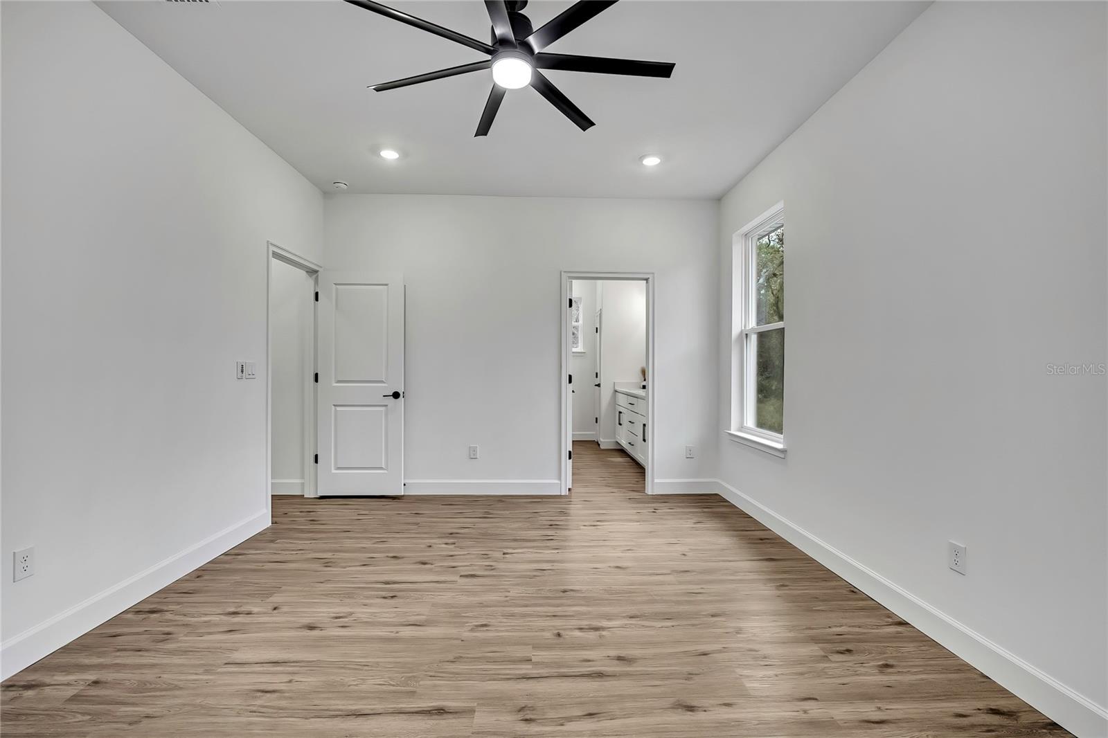 Image 22 of 64 For 16007 Magpie Road