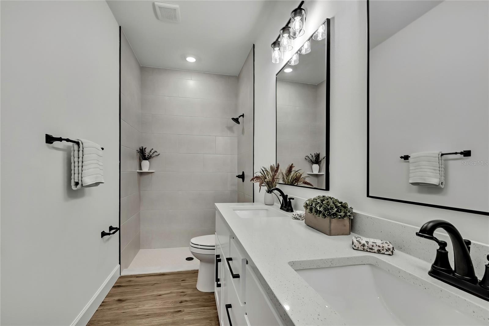 Image 34 of 64 For 16007 Magpie Road