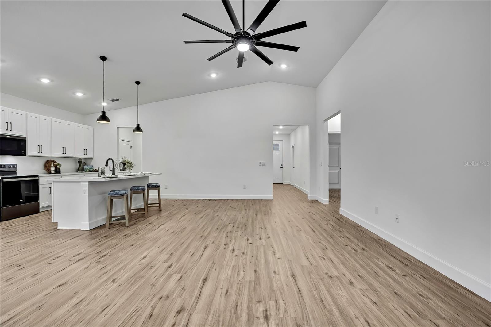 Image 8 of 64 For 16007 Magpie Road