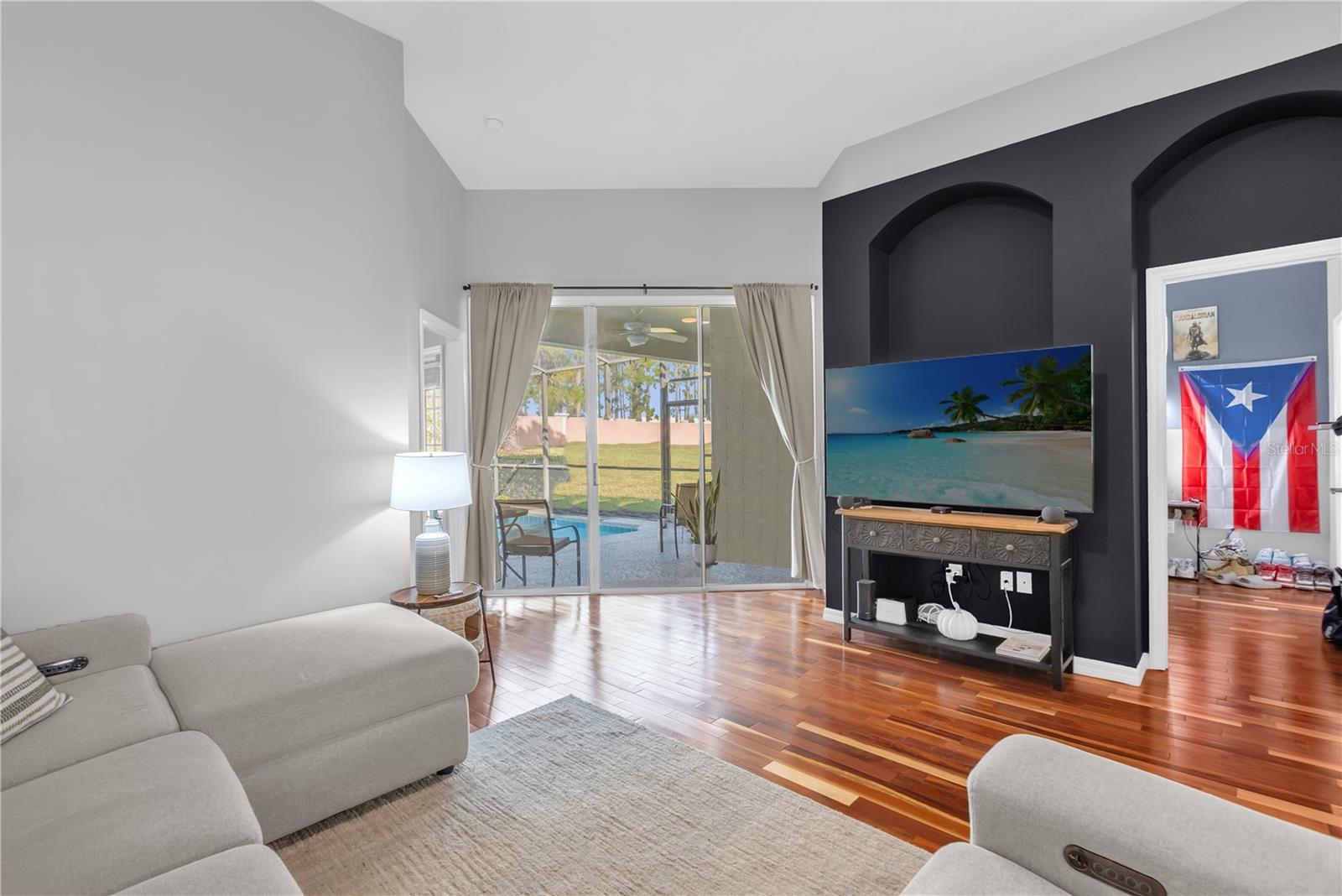 Image 10 of 33 For 130 Calabay Parc Boulevard