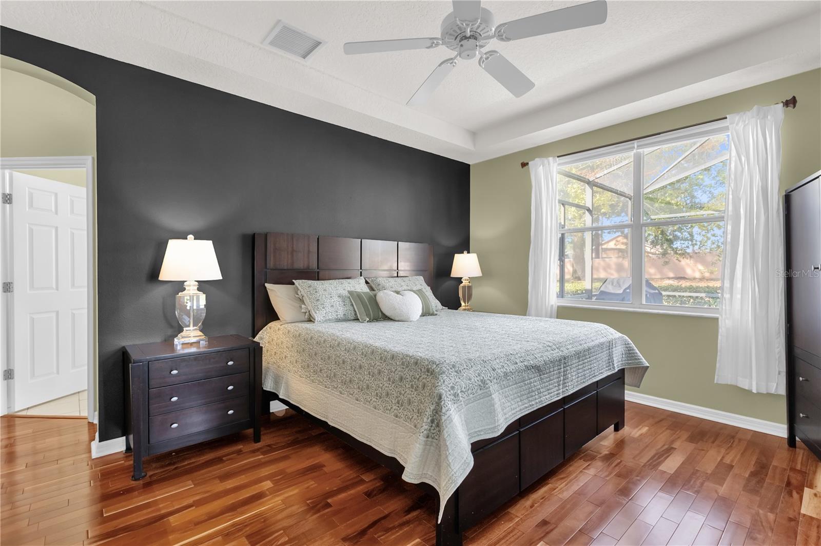 Image 20 of 33 For 130 Calabay Parc Boulevard