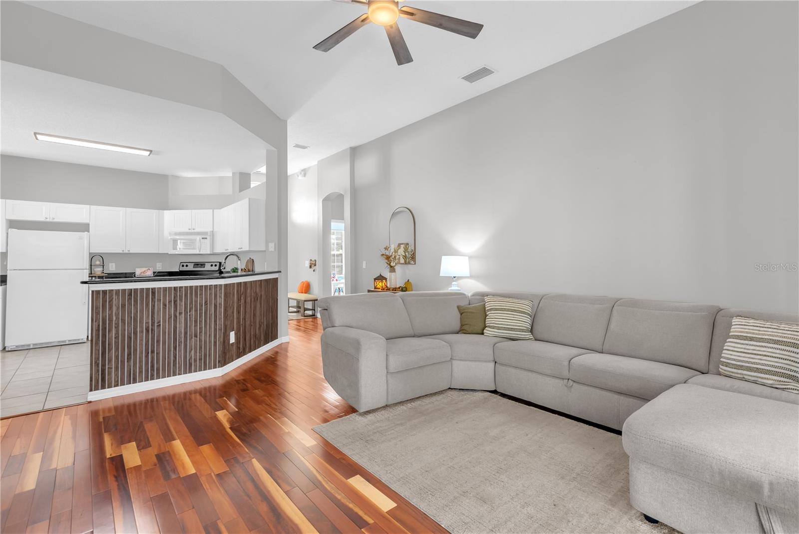 Image 6 of 33 For 130 Calabay Parc Boulevard