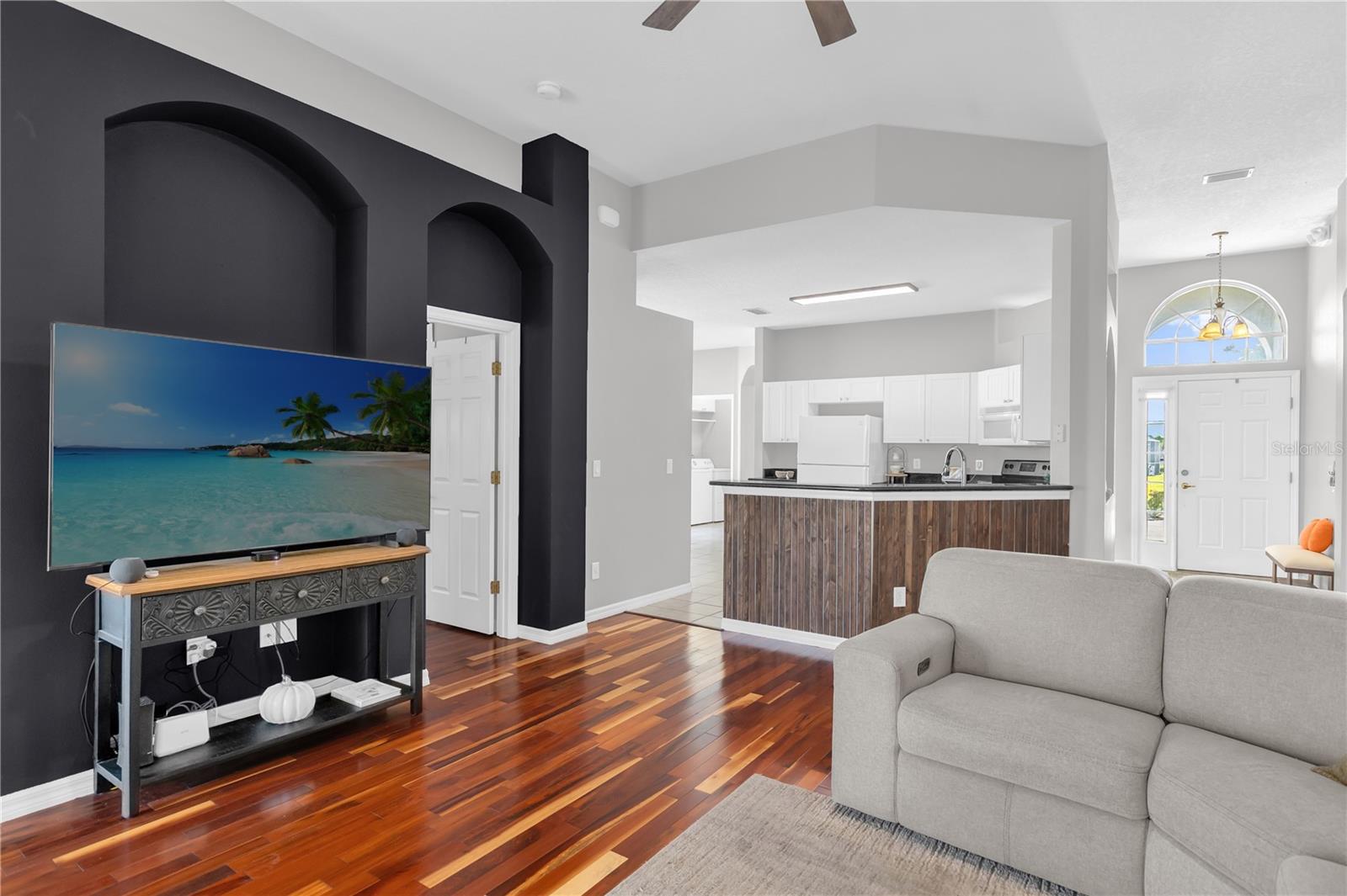 Image 7 of 33 For 130 Calabay Parc Boulevard