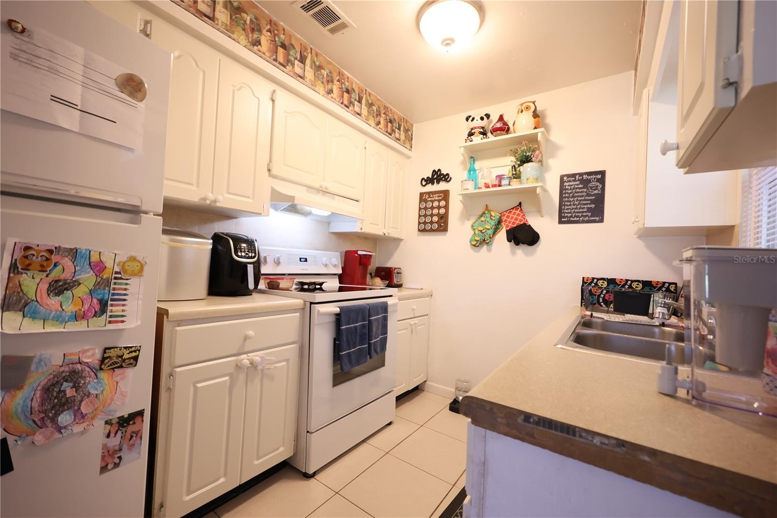 Image 4 of 20 For 539-541 Land Avenue