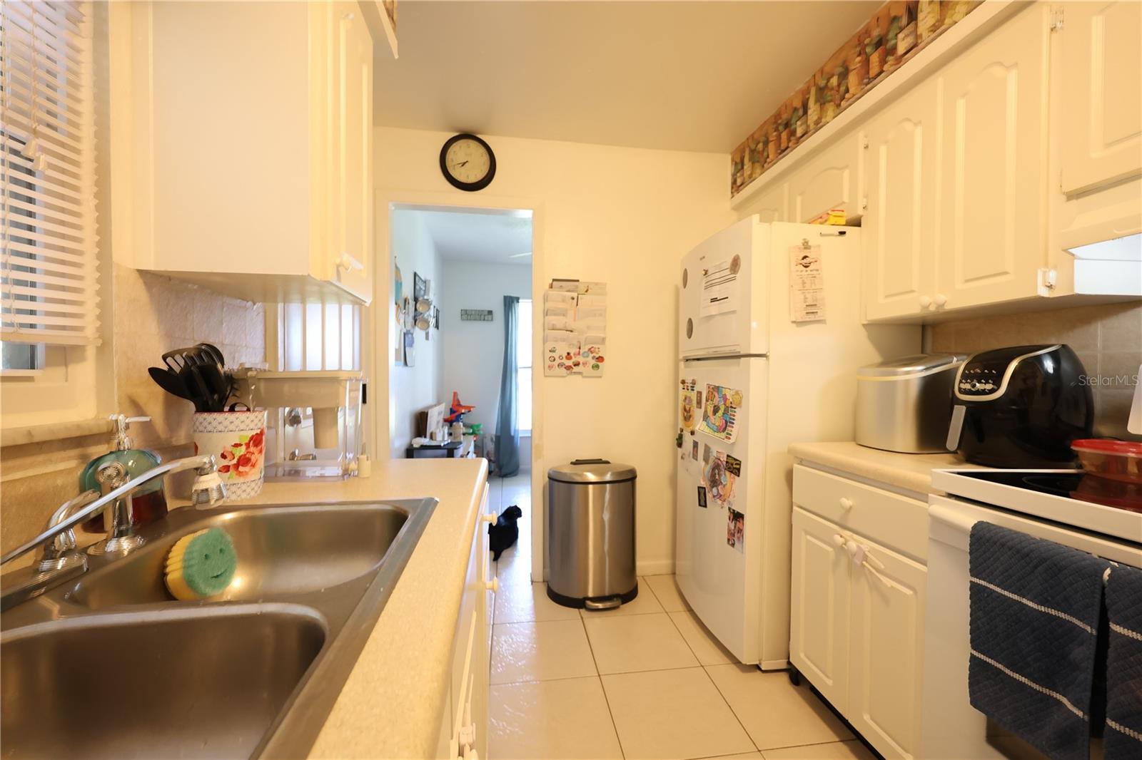 Image 6 of 20 For 539-541 Land Avenue