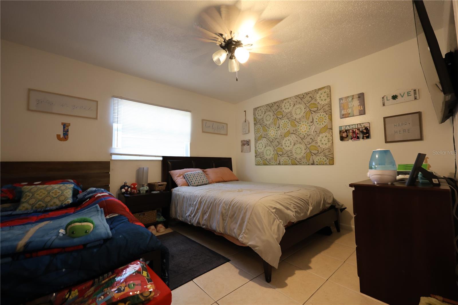 Image 8 of 20 For 539-541 Land Avenue