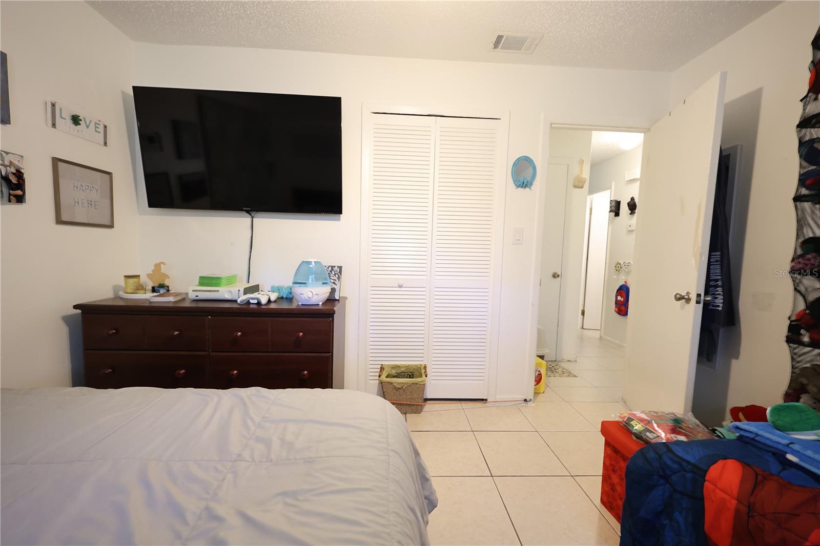 Image 9 of 20 For 539-541 Land Avenue