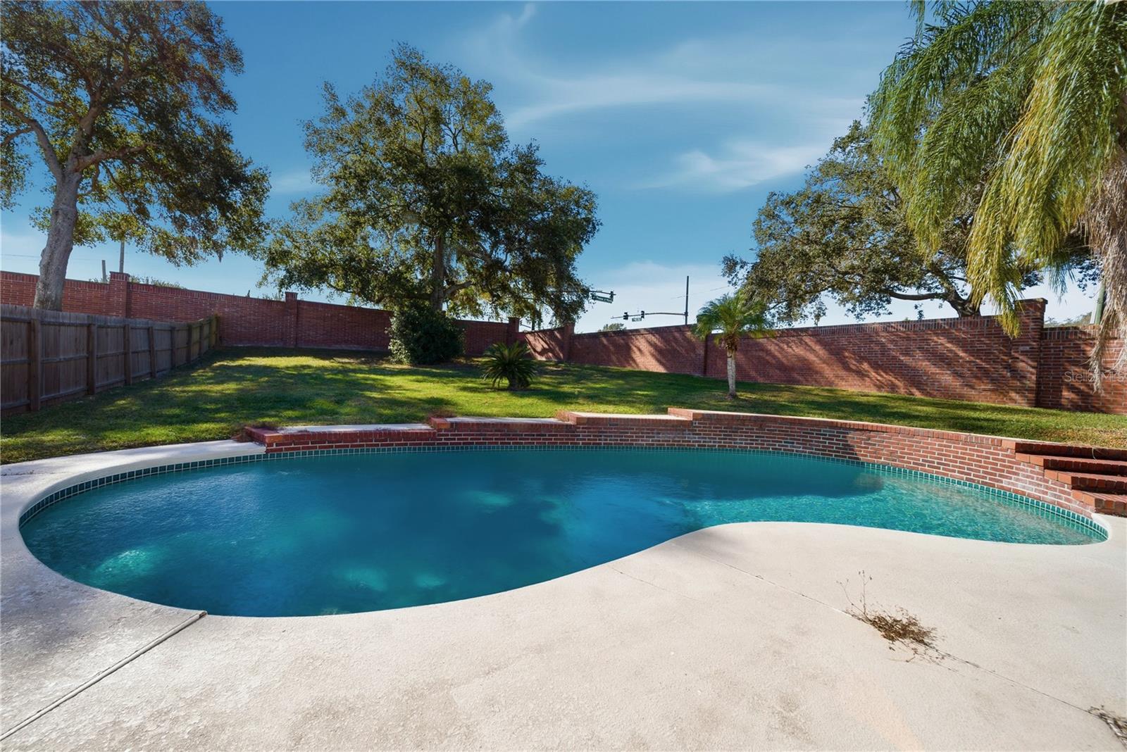 Image 3 of 34 For 146 London Fog Way