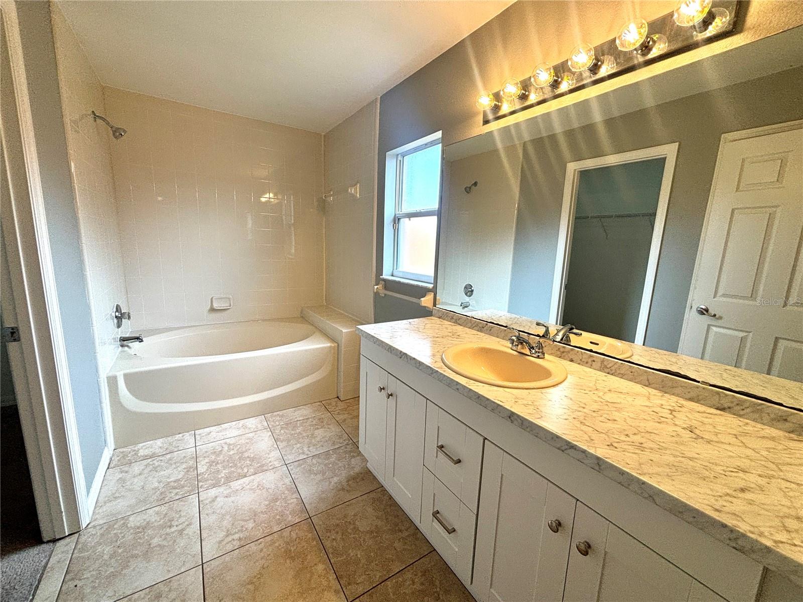 Image 12 of 15 For 11849 Foxglove Drive