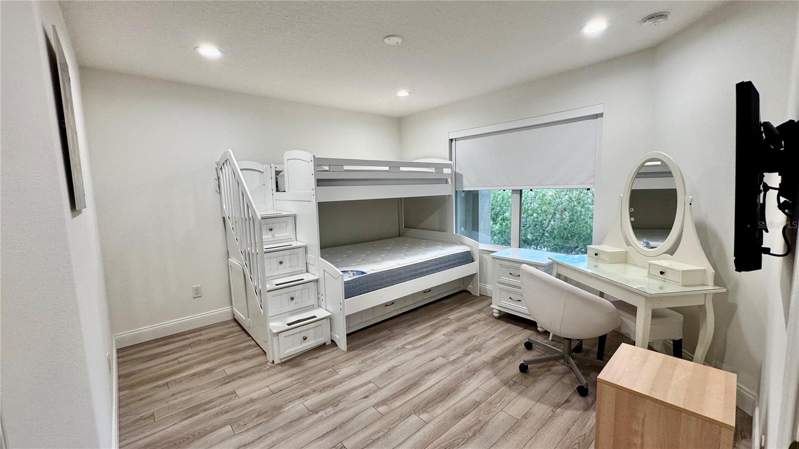 Image 18 of 28 For 6826 Sorrento Street