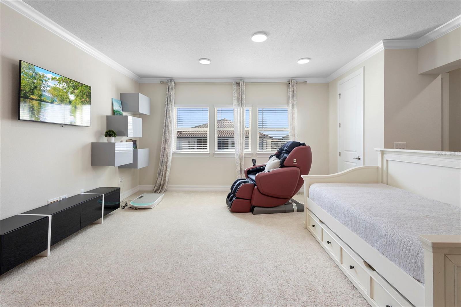 Image 33 of 71 For 8000 Leaf Grove Circle