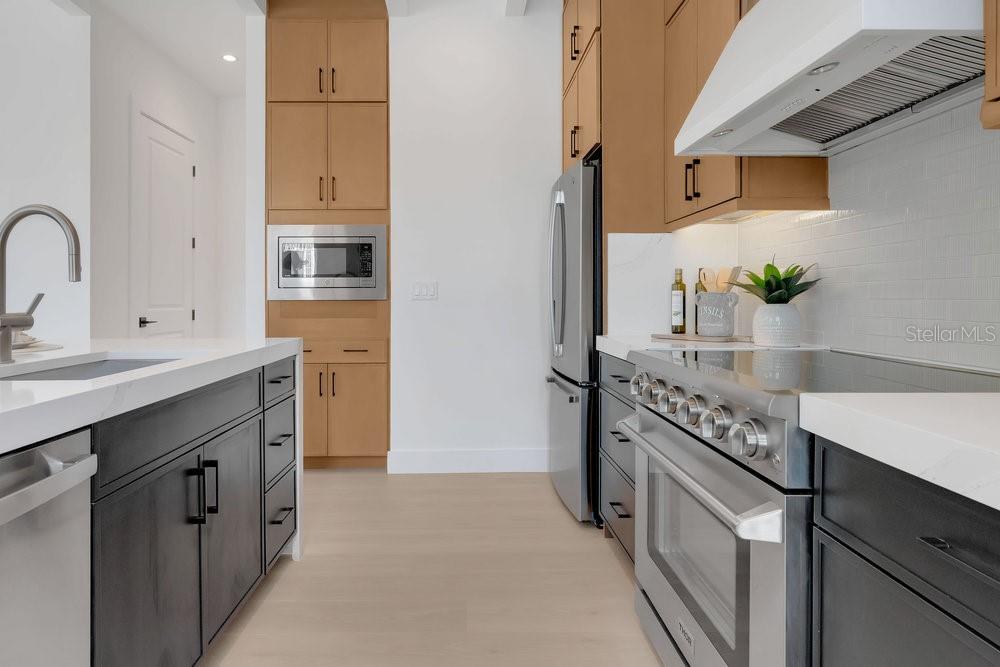 Image 13 of 66 For 1002 Robinson Street