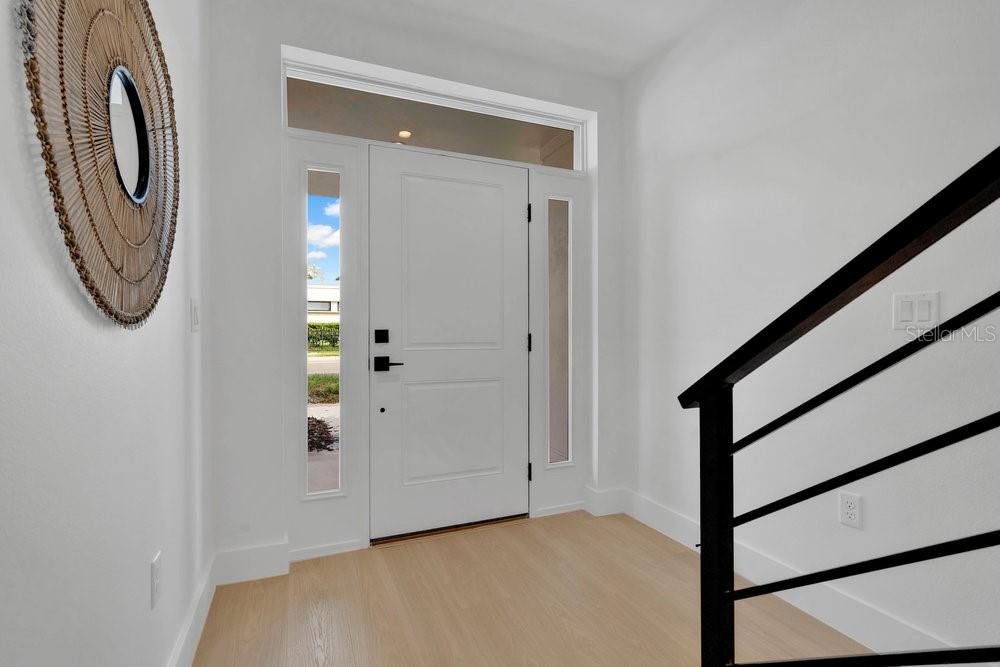 Image 17 of 66 For 1002 Robinson Street