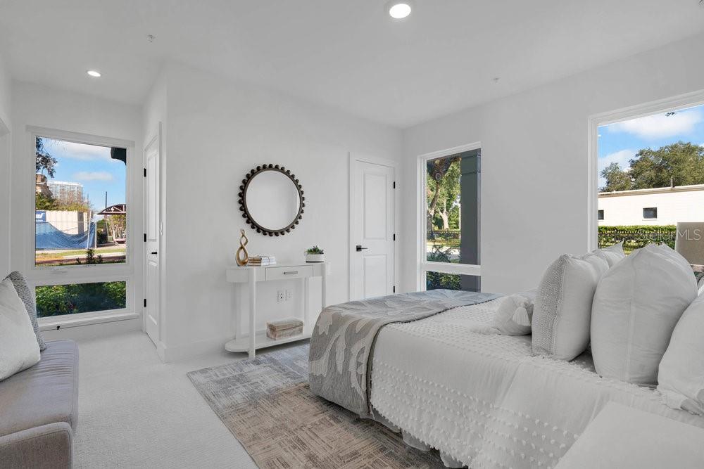 Image 22 of 66 For 1002 Robinson Street