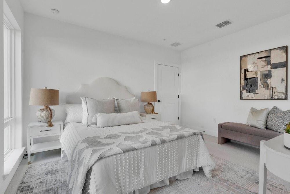 Image 25 of 66 For 1002 Robinson Street