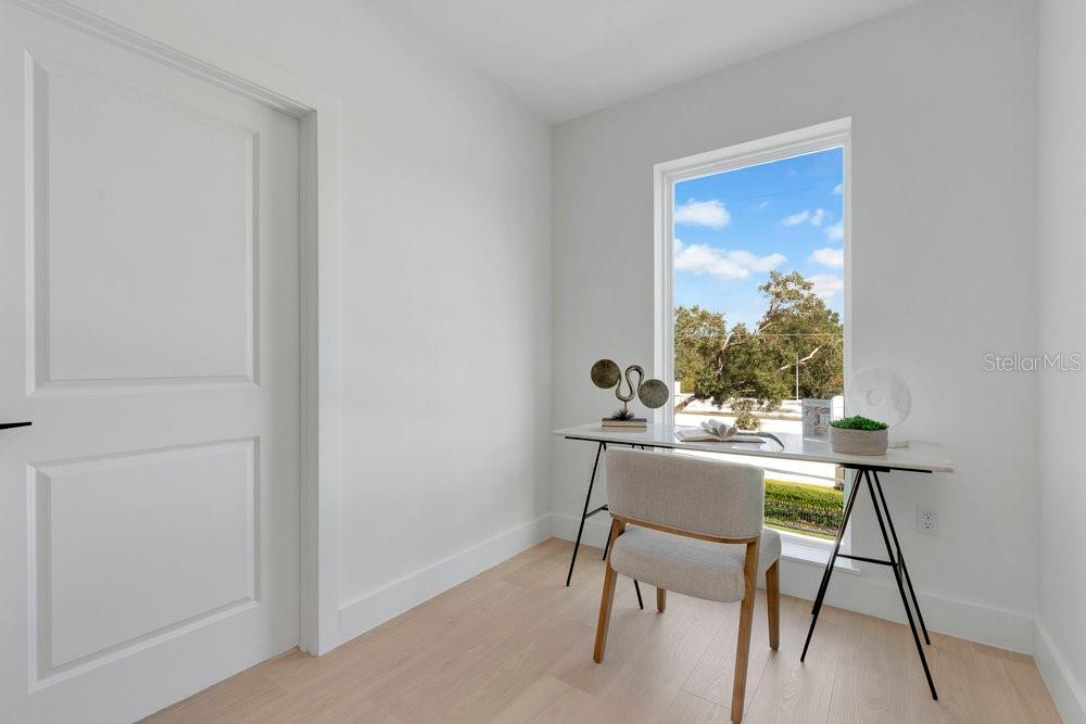 Image 27 of 66 For 1002 Robinson Street