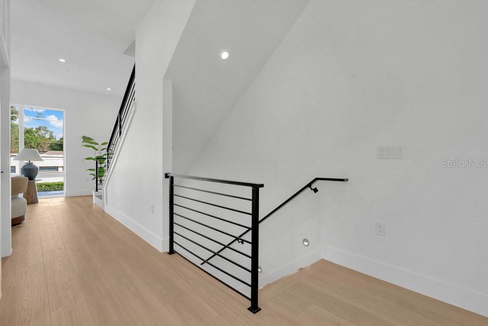 Image 29 of 66 For 1002 Robinson Street