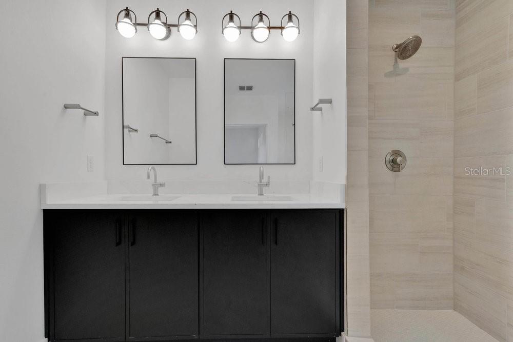 Image 35 of 66 For 1002 Robinson Street