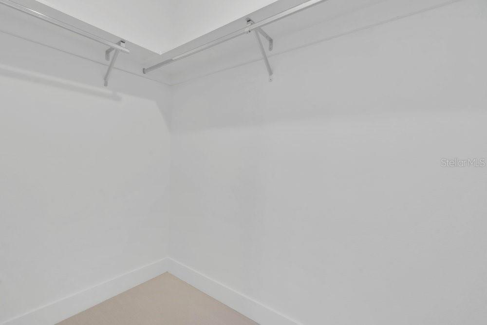 Image 37 of 66 For 1002 Robinson Street