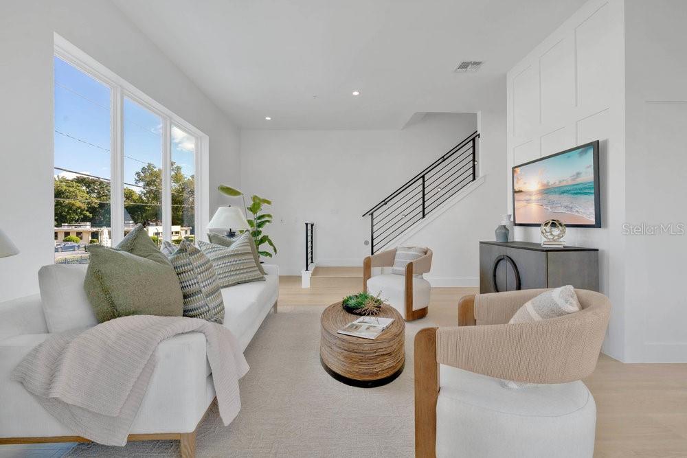 Image 4 of 66 For 1002 Robinson Street