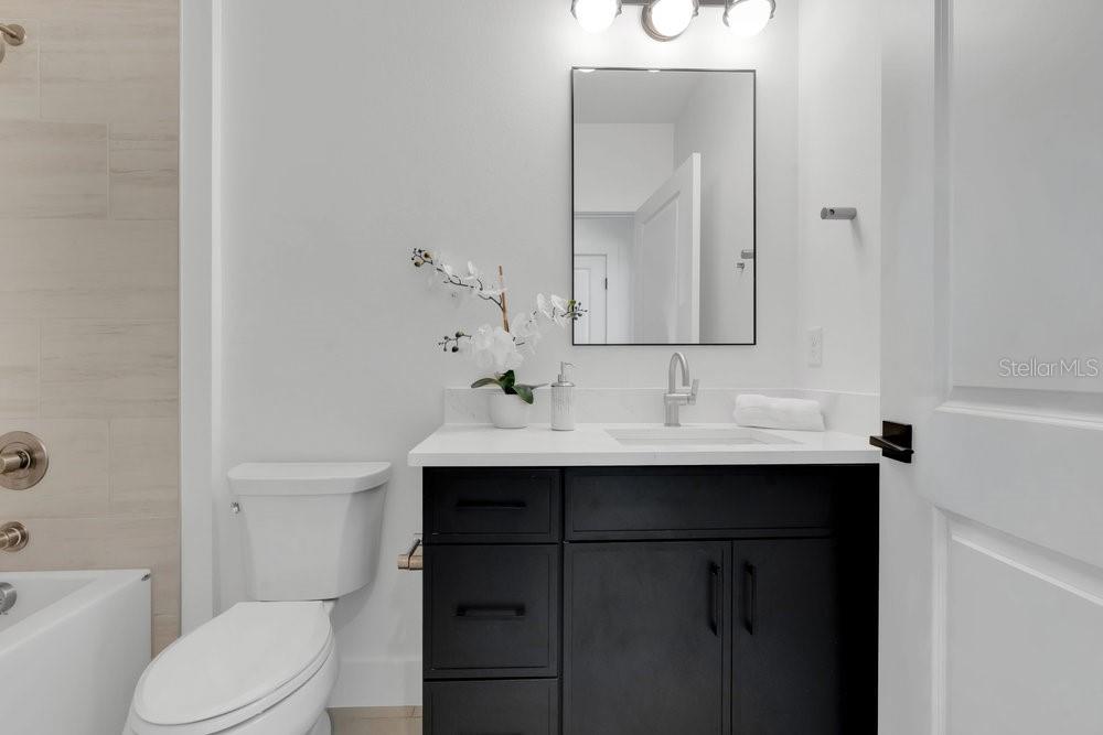 Image 43 of 66 For 1002 Robinson Street