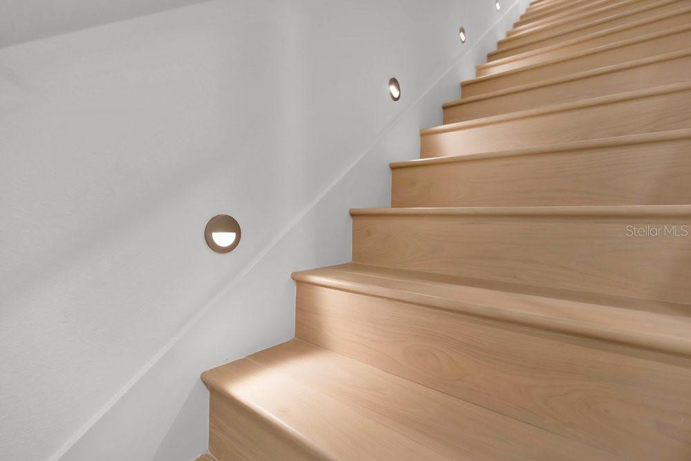 Image 45 of 66 For 1002 Robinson Street