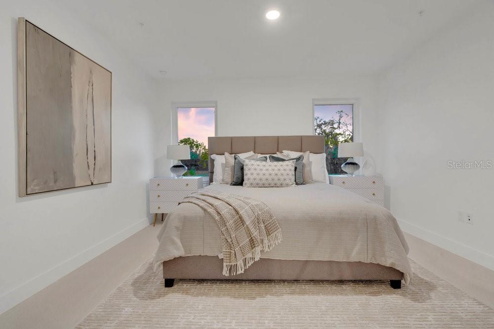 Image 46 of 66 For 1002 Robinson Street