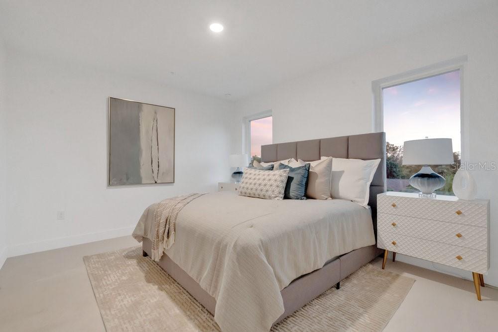 Image 47 of 66 For 1002 Robinson Street