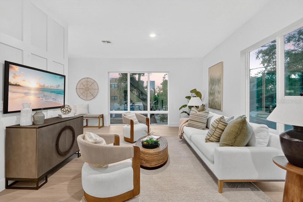 Image 5 of 66 For 1002 Robinson Street