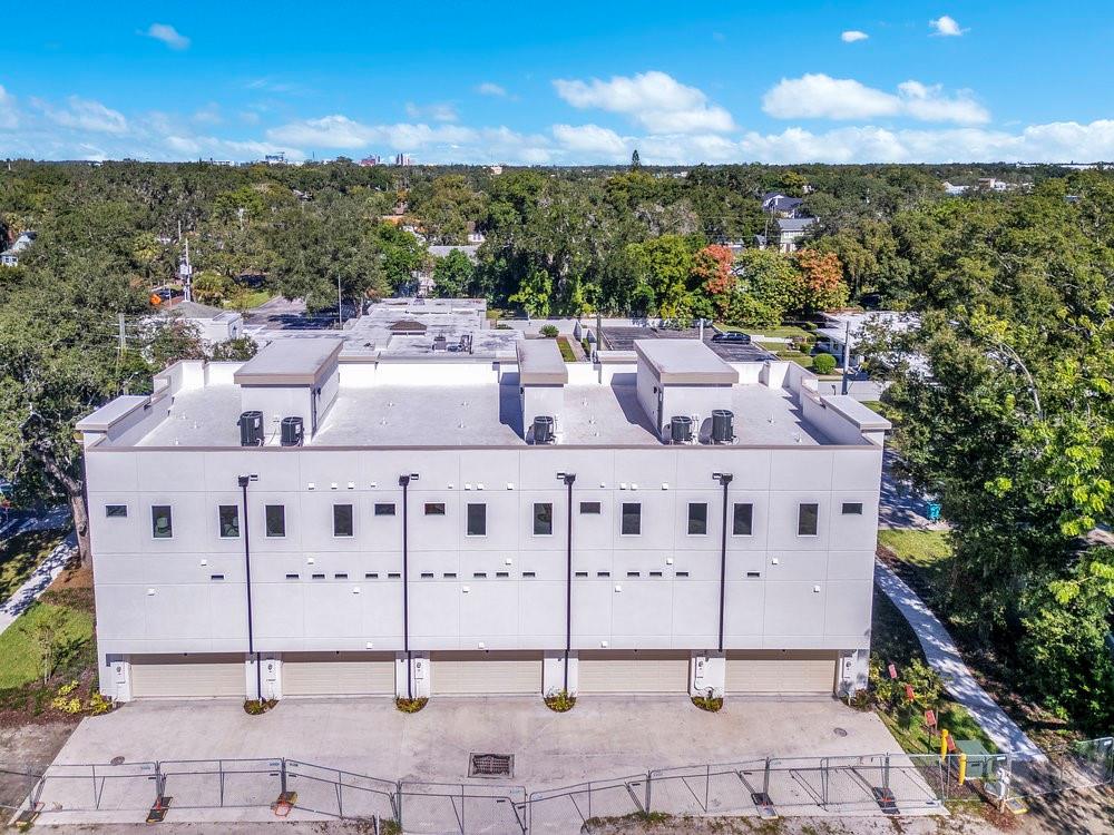 Image 52 of 66 For 1002 Robinson Street