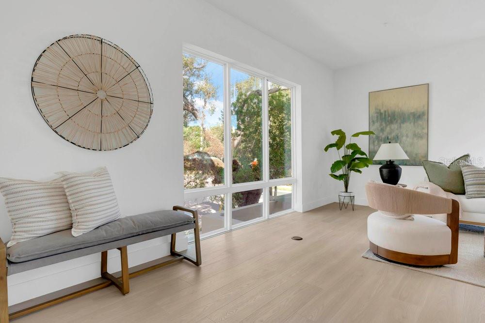 Image 6 of 66 For 1002 Robinson Street