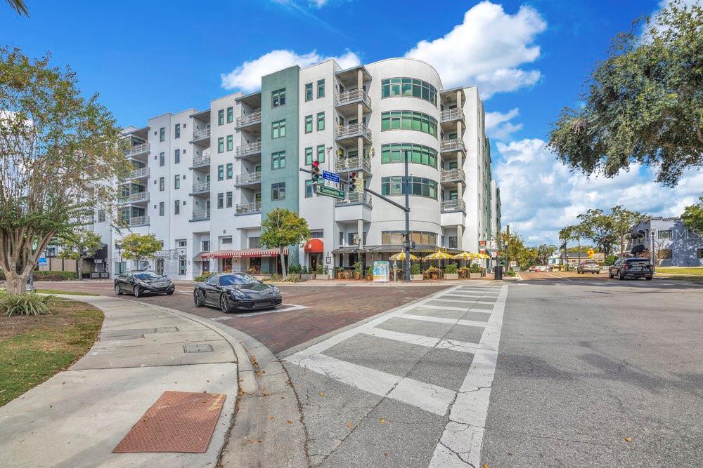 Image 68 of 84 For 1002 Robinson Street