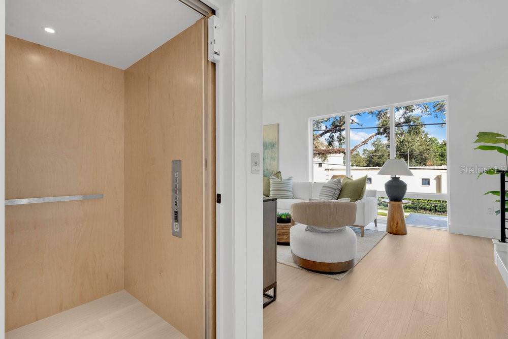 Image 7 of 66 For 1002 Robinson Street