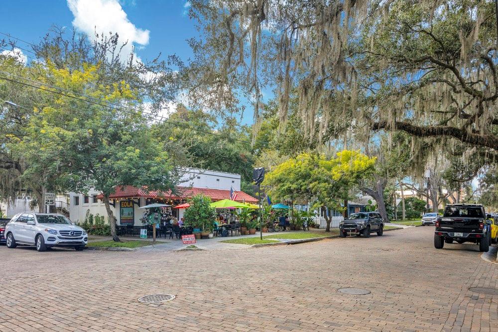 Image 79 of 84 For 1002 Robinson Street