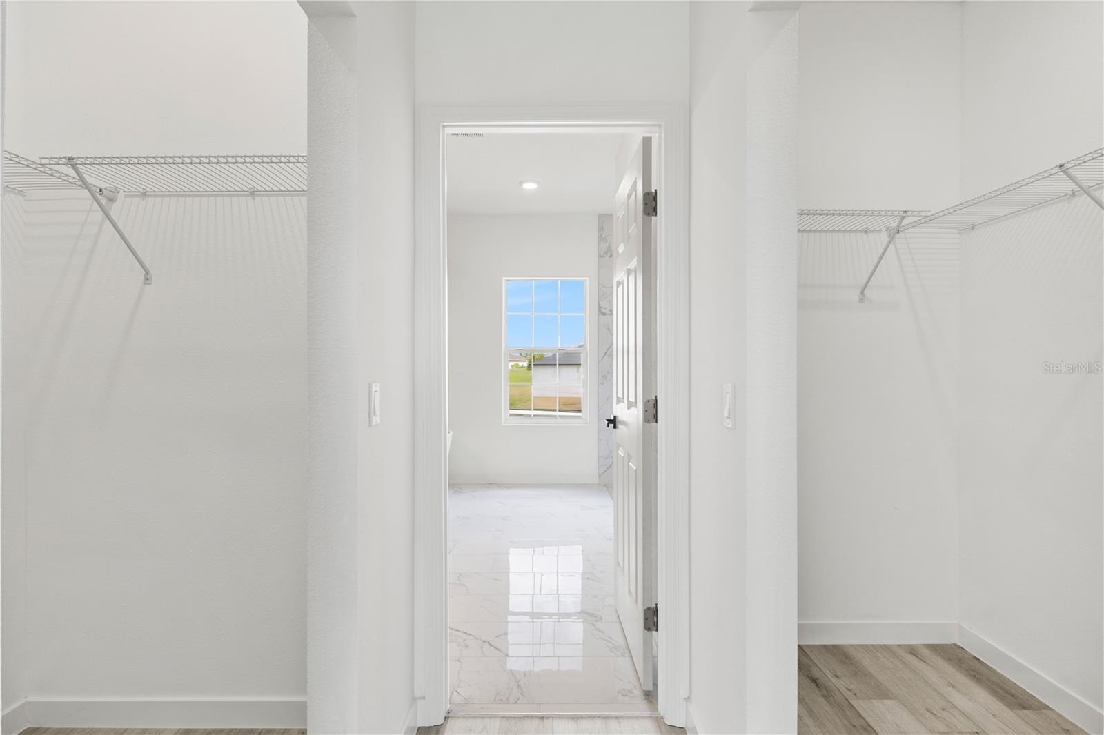 Image 23 of 32 For 917 Desmoines Way