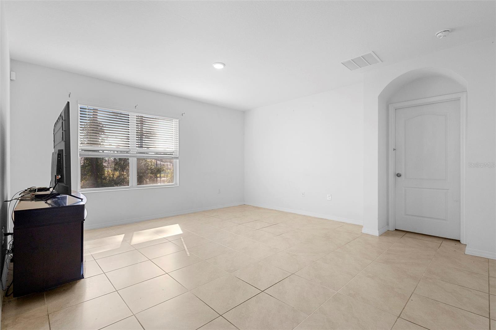 Image 8 of 28 For 506 Deed Circle